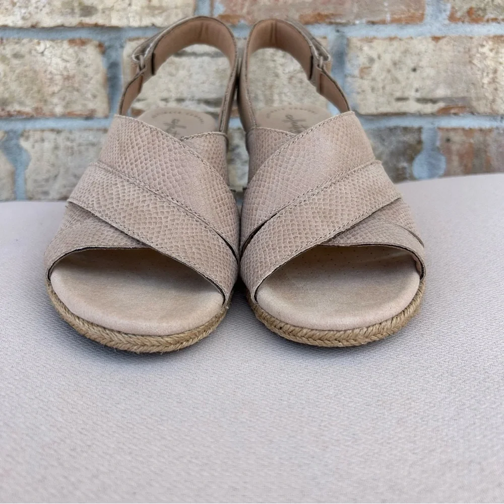 Clarks Lafley‎ Krissy 26134502 Womens Sand Leather Strap Wedges Heels Shoes 9.5M